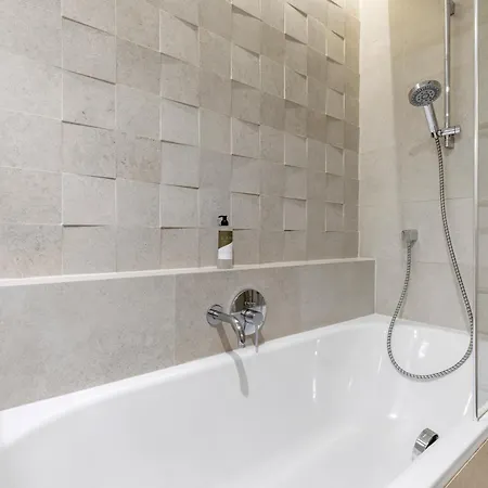 Lam Great Comfort 3br Ac Apartment Bratislava